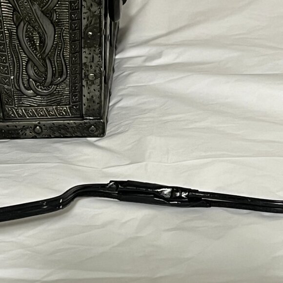 Disney Pirates of the Caribbean CD Player Treasure Chest TESTED WORKING - Picture 7 of 9